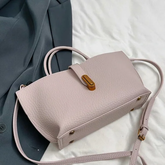 Elegant Baby Pink Handbag - Picture 8 of 9